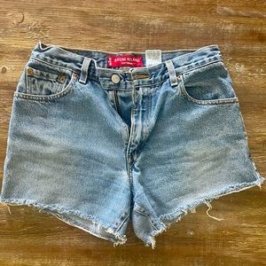 Levi’s 550 Cutoffs